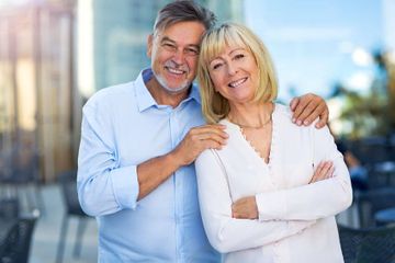 pareja sonriente